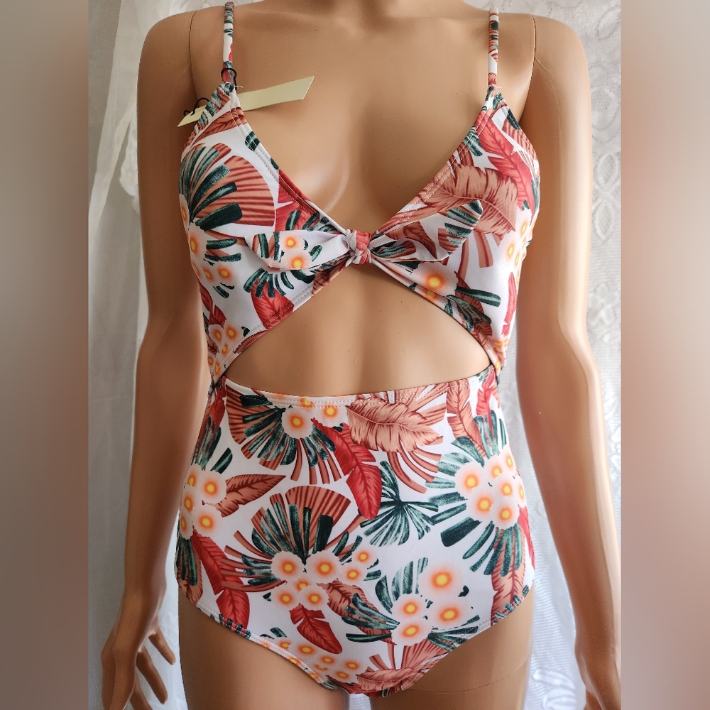 Woman Monokini one piece swimsuit.